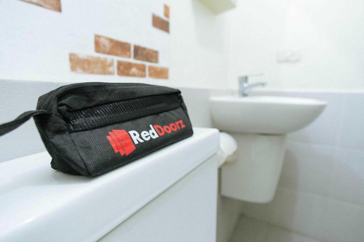 Reddoorz Near Ringroad City Walks Medan Eksteriør billede